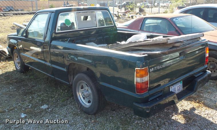 image for item BG9659 1993 Mitsubishi Mighty Max Sport pickup truck