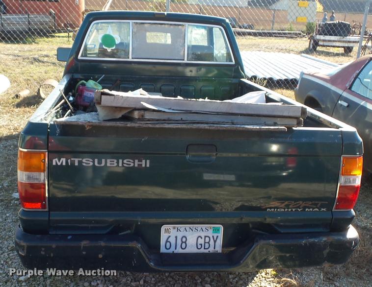image for item BG9659 1993 Mitsubishi Mighty Max Sport pickup truck