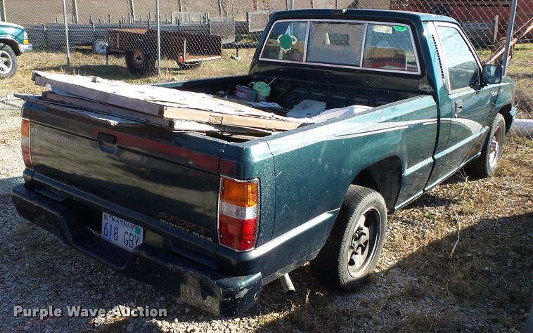 image for item BG9659 1993 Mitsubishi Mighty Max Sport pickup truck