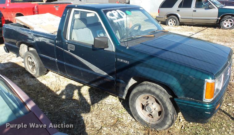 image for item BG9659 1993 Mitsubishi Mighty Max Sport pickup truck