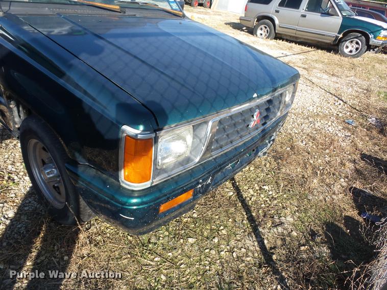 image for item BG9659 1993 Mitsubishi Mighty Max Sport pickup truck