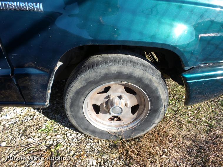 image for item BG9659 1993 Mitsubishi Mighty Max Sport pickup truck