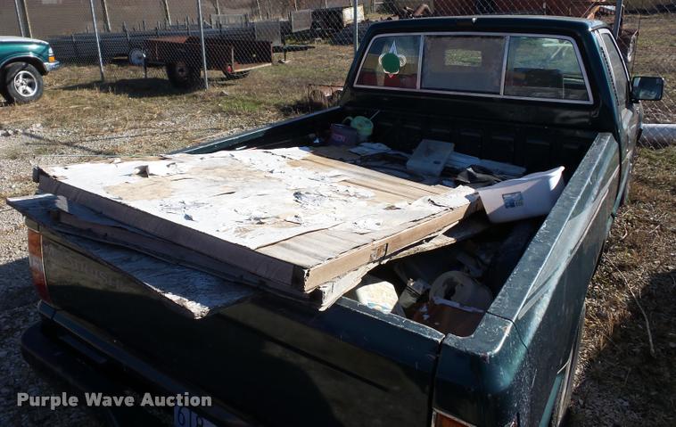 image for item BG9659 1993 Mitsubishi Mighty Max Sport pickup truck