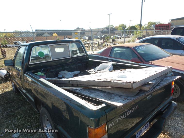 image for item BG9659 1993 Mitsubishi Mighty Max Sport pickup truck