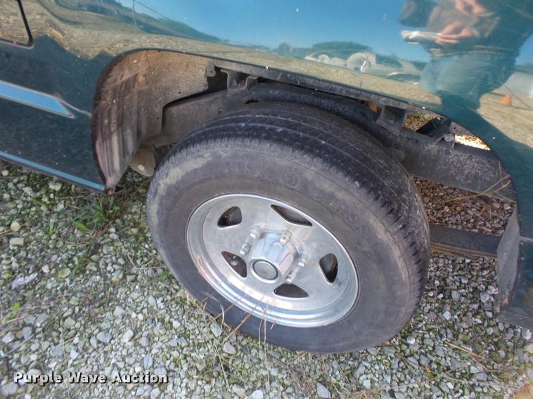 image for item BG9659 1993 Mitsubishi Mighty Max Sport pickup truck