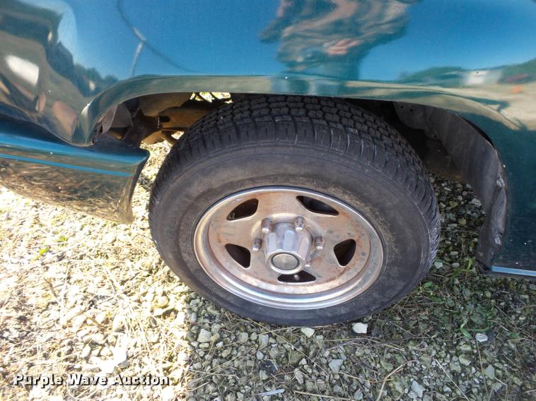 image for item BG9659 1993 Mitsubishi Mighty Max Sport pickup truck