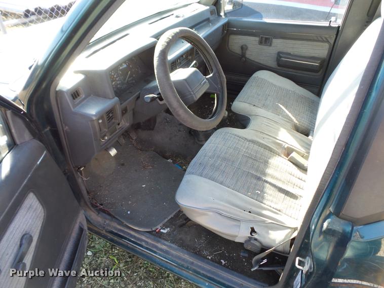 image for item BG9659 1993 Mitsubishi Mighty Max Sport pickup truck