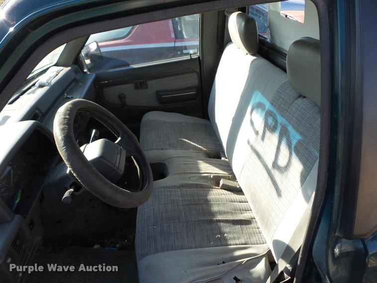 image for item BG9659 1993 Mitsubishi Mighty Max Sport pickup truck