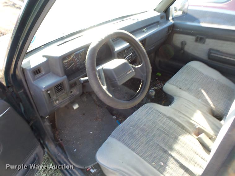 image for item BG9659 1993 Mitsubishi Mighty Max Sport pickup truck