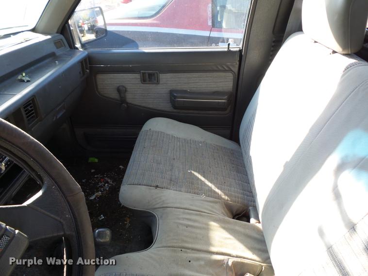 image for item BG9659 1993 Mitsubishi Mighty Max Sport pickup truck