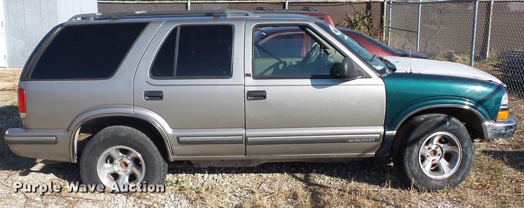 image for item BG9660 1998 Chevrolet Blazer SUV