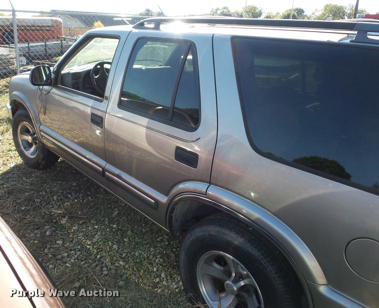 image for item BG9660 1998 Chevrolet Blazer SUV