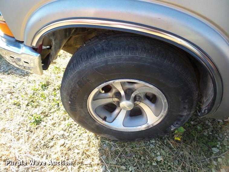 image for item BG9660 1998 Chevrolet Blazer SUV