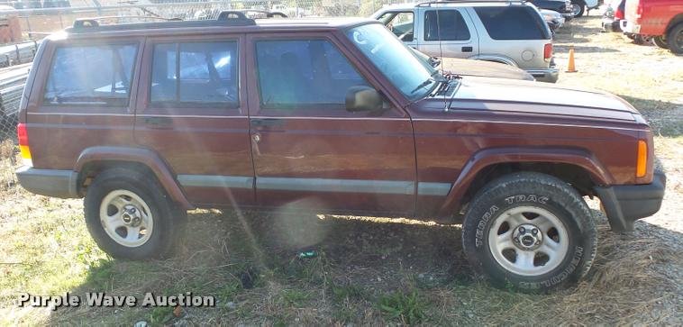 image for item BG9662 2001 Jeep Cherokee SUV