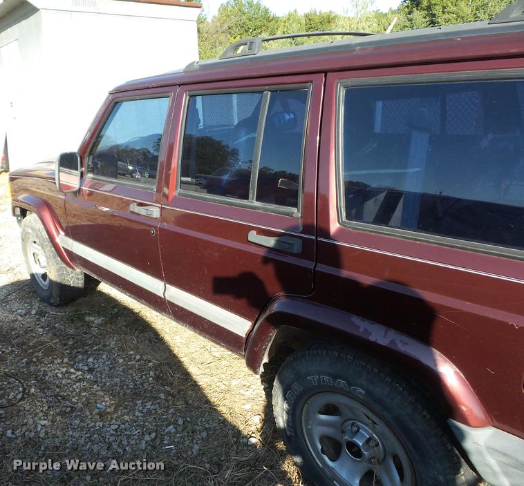 image for item BG9662 2001 Jeep Cherokee SUV