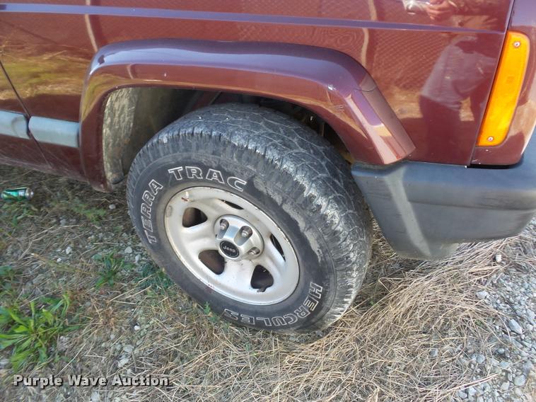 image for item BG9662 2001 Jeep Cherokee SUV