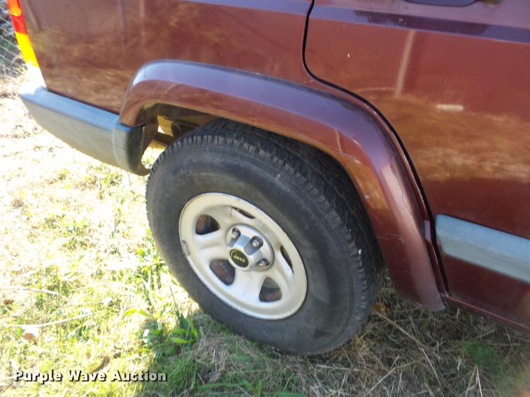 image for item BG9662 2001 Jeep Cherokee SUV