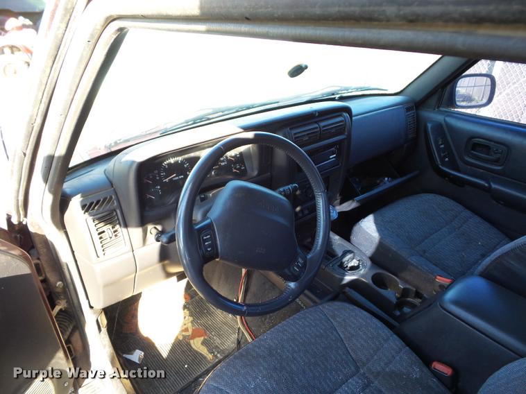 image for item BG9662 2001 Jeep Cherokee SUV