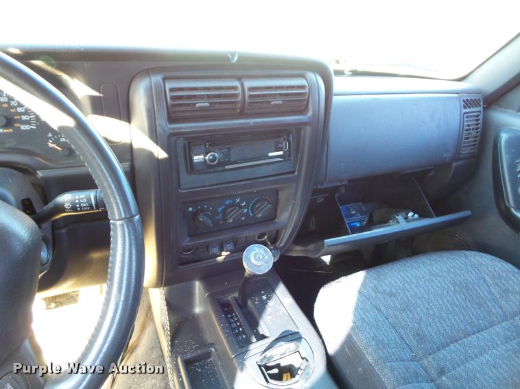 image for item BG9662 2001 Jeep Cherokee SUV