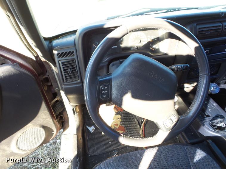 image for item BG9662 2001 Jeep Cherokee SUV