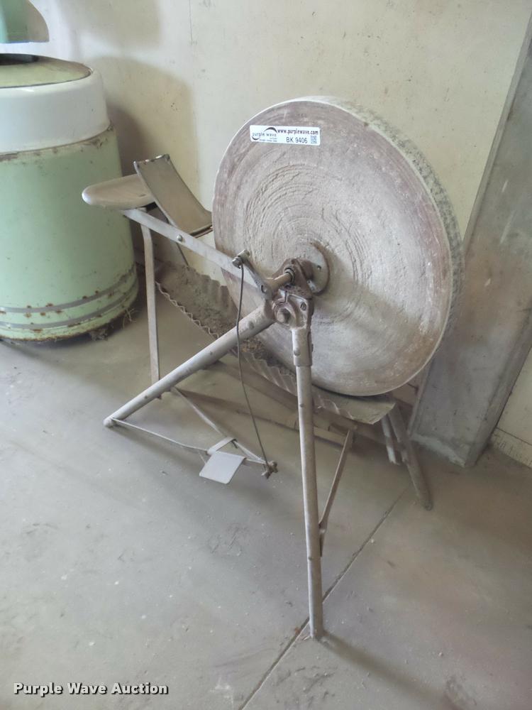 image for item BK9406 Pedestal grinding wheel