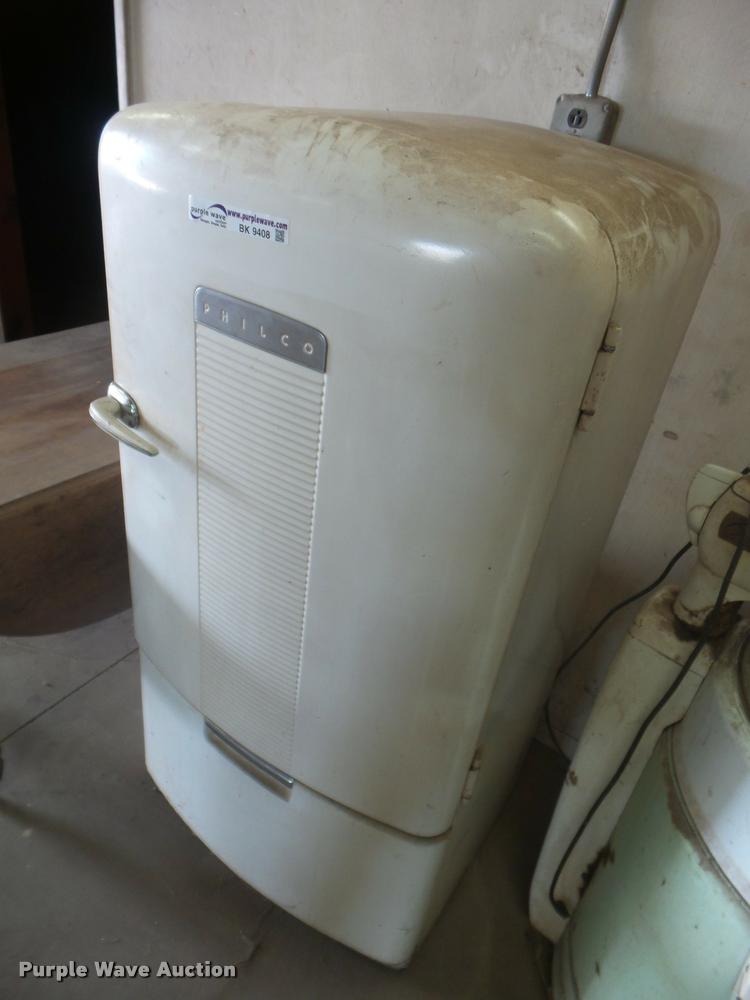 Philco refrigerator in Salina, KS Item BK9408 sold Purple Wave