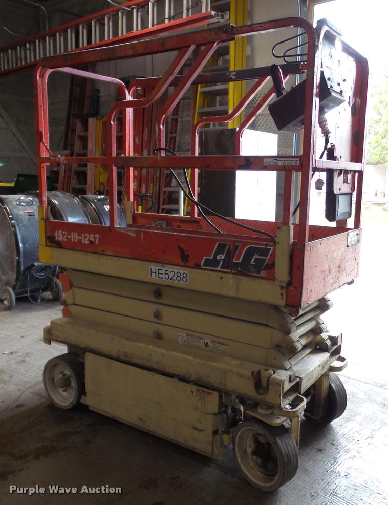 image for item BP9479 2001 JLG 1932E2 scissor lift