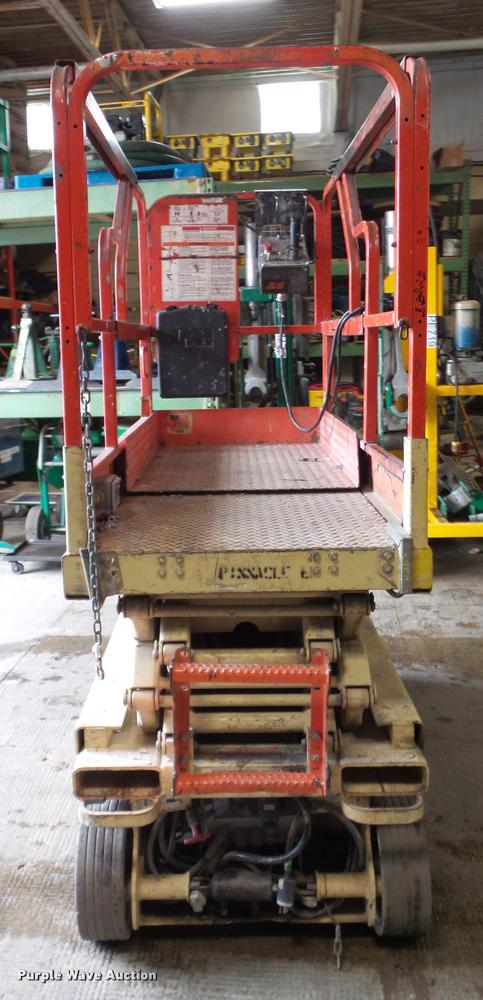 image for item BP9479 2001 JLG 1932E2 scissor lift