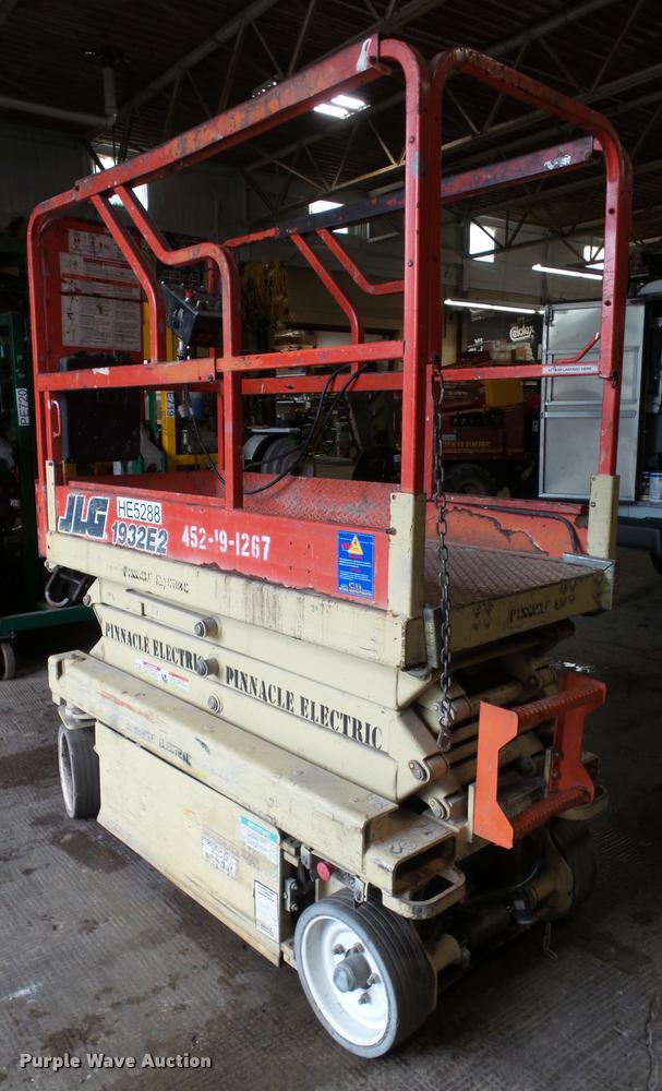 image for item BP9479 2001 JLG 1932E2 scissor lift