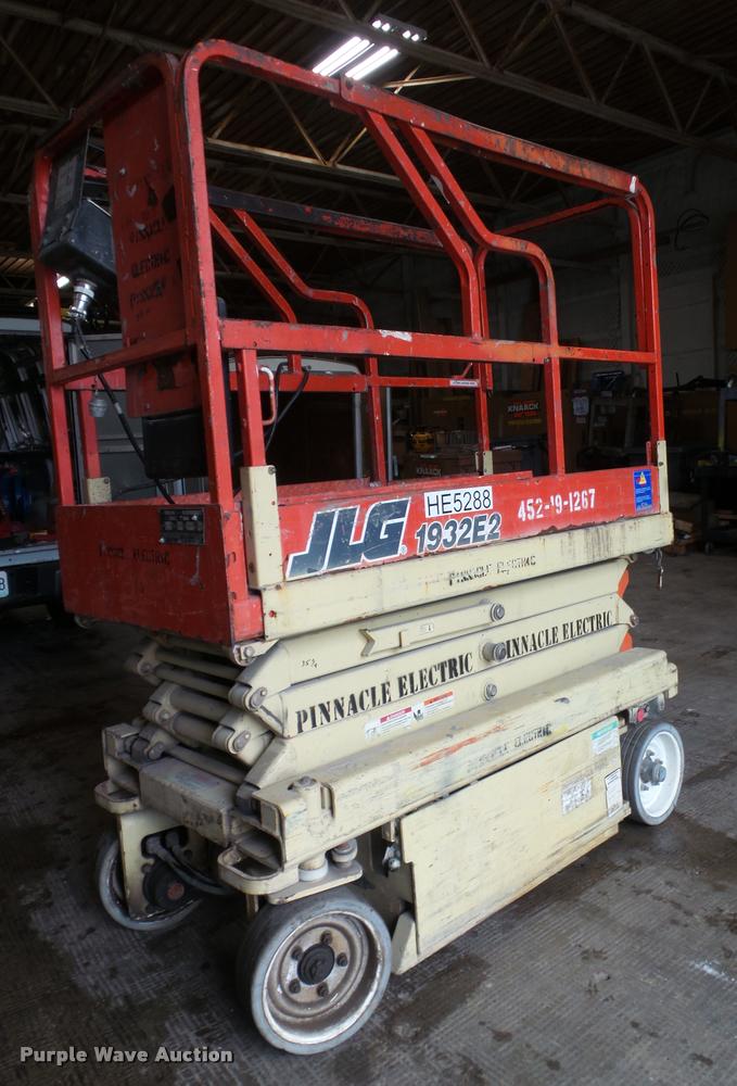 image for item BP9479 2001 JLG 1932E2 scissor lift