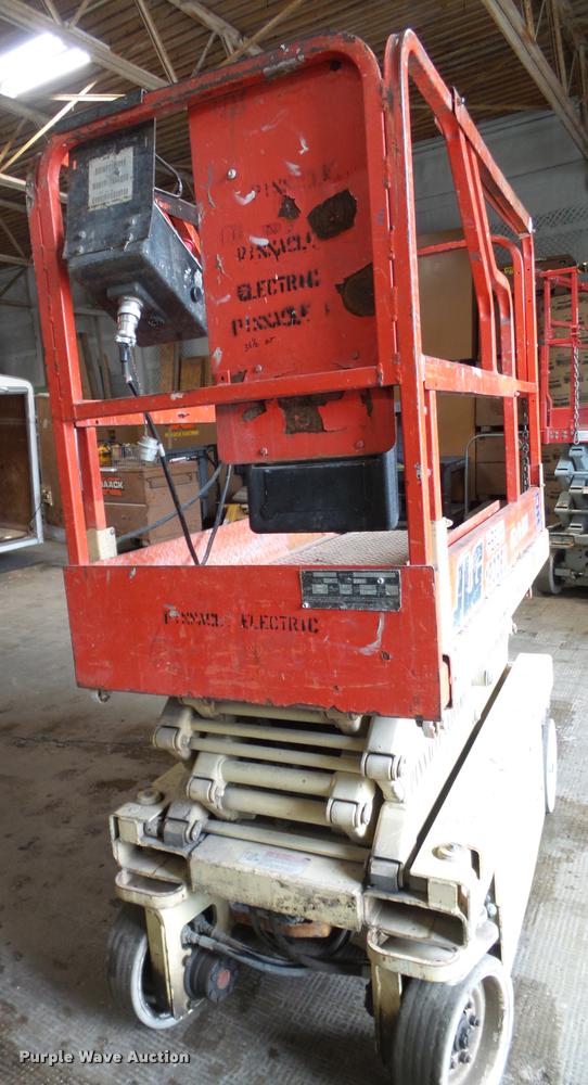 image for item BP9479 2001 JLG 1932E2 scissor lift
