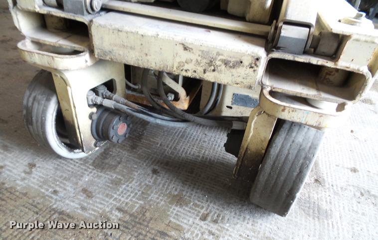 image for item BP9479 2001 JLG 1932E2 scissor lift