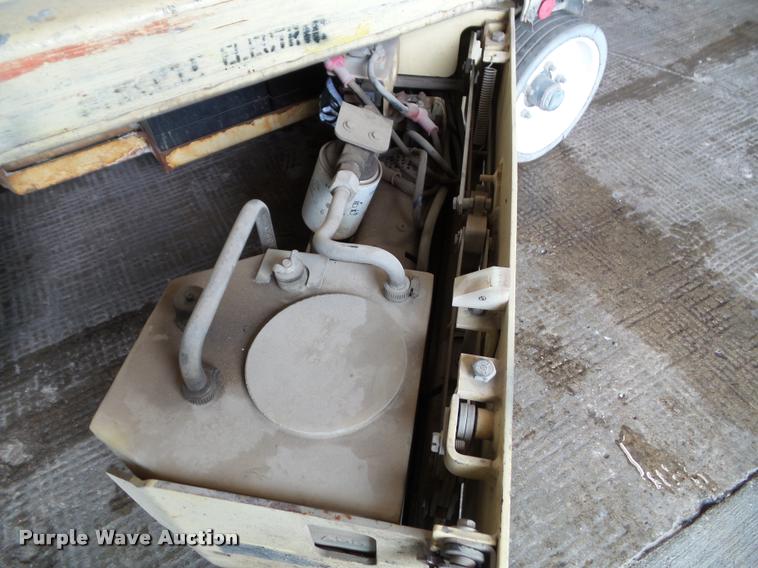 image for item BP9479 2001 JLG 1932E2 scissor lift