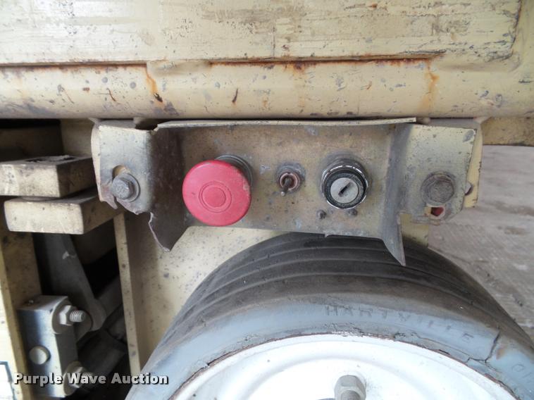 image for item BP9479 2001 JLG 1932E2 scissor lift