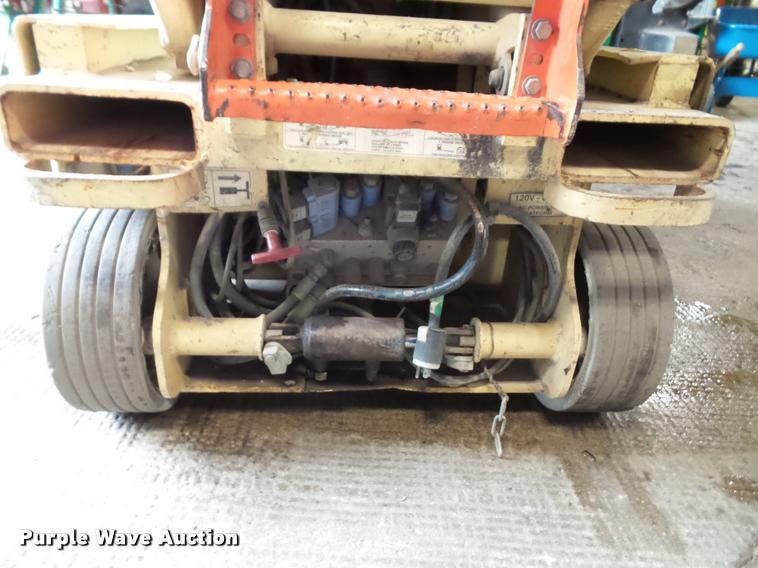 image for item BP9479 2001 JLG 1932E2 scissor lift