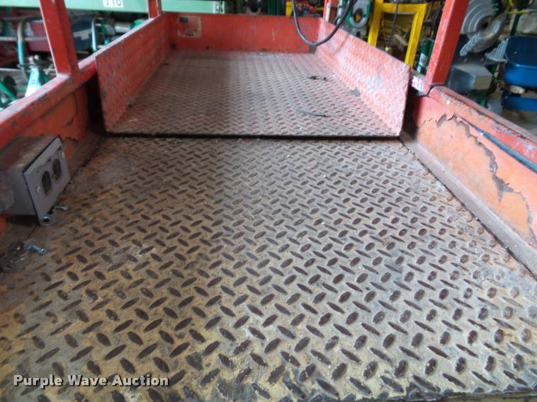 image for item BP9479 2001 JLG 1932E2 scissor lift