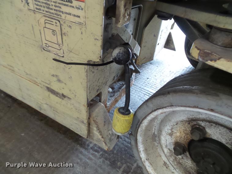 image for item BP9479 2001 JLG 1932E2 scissor lift