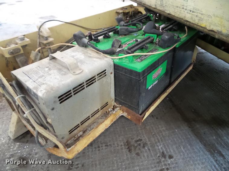 image for item BP9479 2001 JLG 1932E2 scissor lift