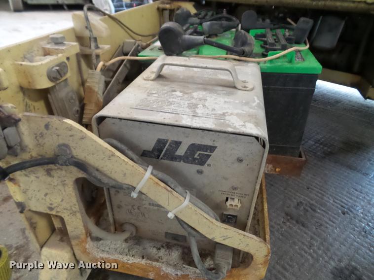 image for item BP9479 2001 JLG 1932E2 scissor lift