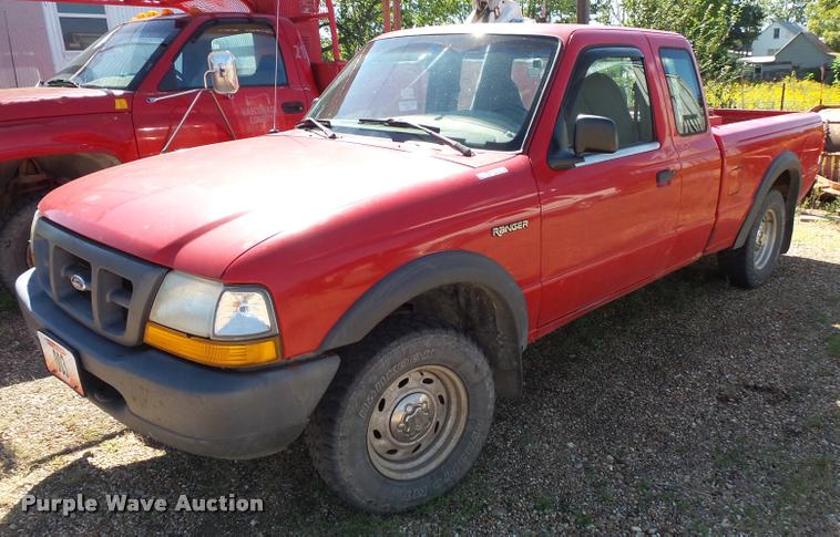 image for item BS9762 2000 Ford Ranger SuperCab pickup truck