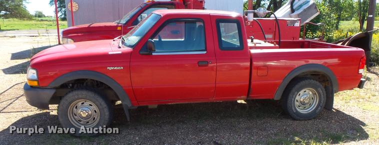 image for item BS9762 2000 Ford Ranger SuperCab pickup truck