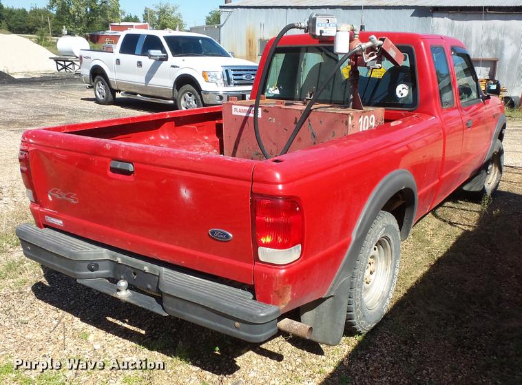 image for item BS9762 2000 Ford Ranger SuperCab pickup truck