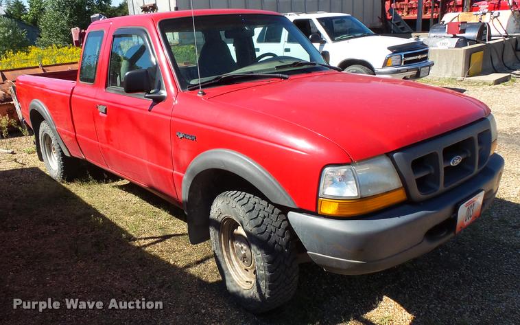 image for item BS9762 2000 Ford Ranger SuperCab pickup truck