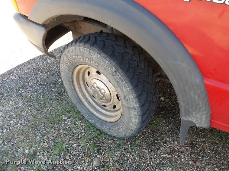 image for item BS9762 2000 Ford Ranger SuperCab pickup truck