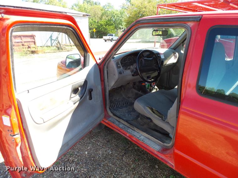 image for item BS9762 2000 Ford Ranger SuperCab pickup truck