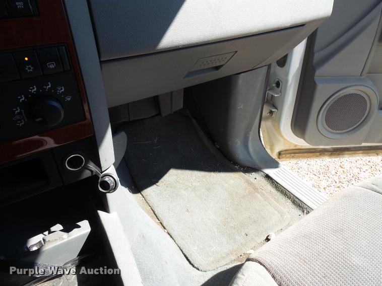 image for item BS9765 2005 Dodge Durango SUV