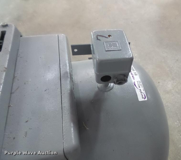 image for item BV9943 Binks air compressor