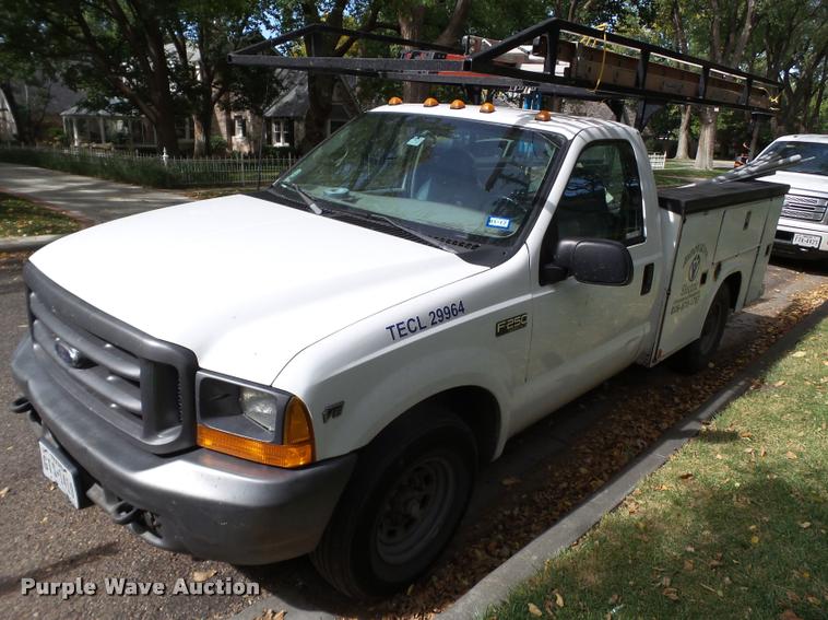 image for item BZ9223 2000 Ford F250 Super Duty utility truck