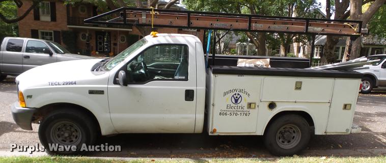 image for item BZ9223 2000 Ford F250 Super Duty utility truck