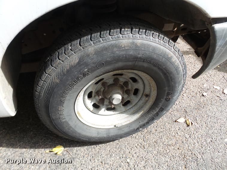 image for item BZ9223 2000 Ford F250 Super Duty utility truck